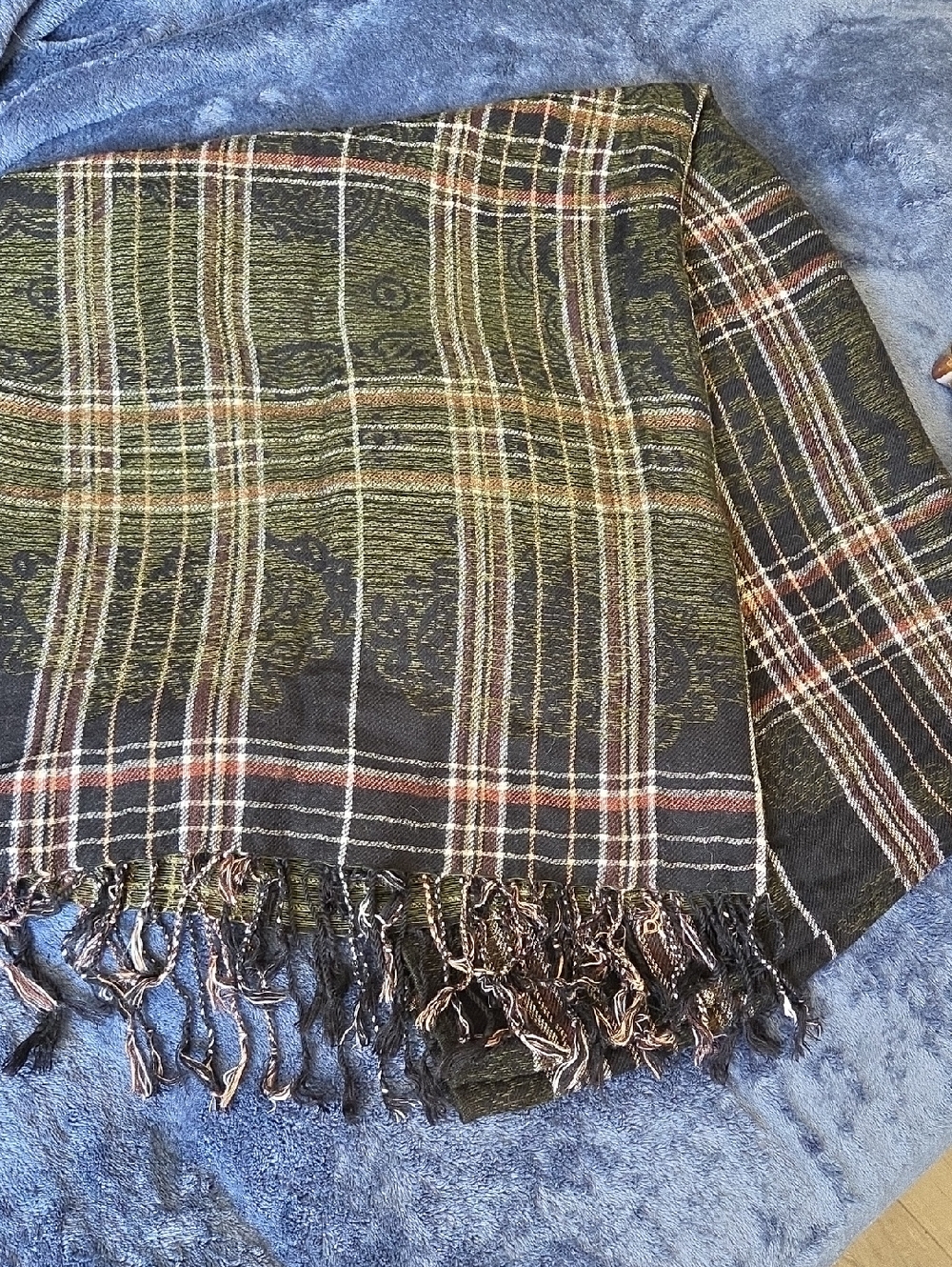Pashmina Plaid Shawl In Jacquard Paisley Design. Unisex.